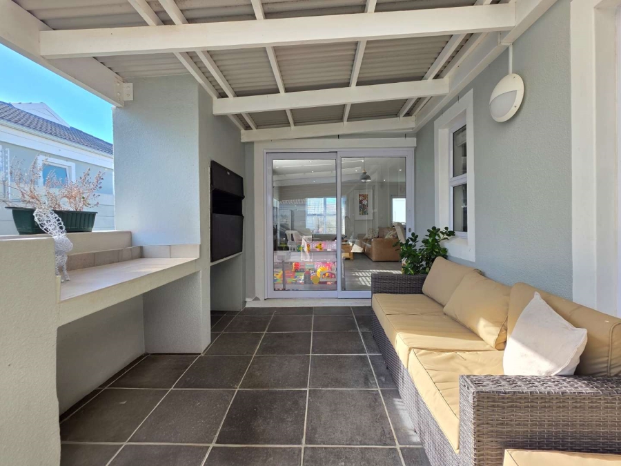 3 Bedroom Property for Sale in Sunningdale Western Cape